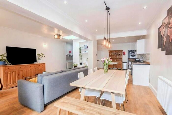 4 Bedroom Detached House For Sale In Paynes Road, Southampton, Hampshire, SO15