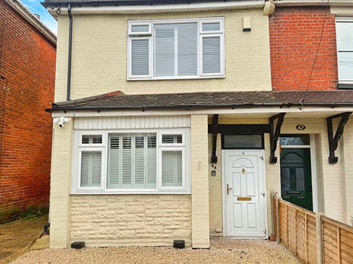 4 Bedroom Semi Detached House For Sale In Bridge Road, Southampton, SO19