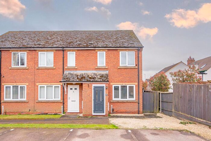 2 Bedroom End Of Terrace House For Sale In Plough Close, Rothwell, Kettering, NN14