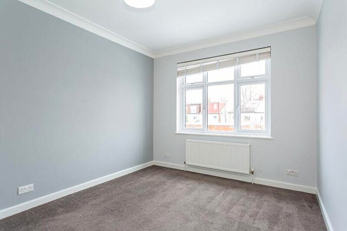2 Bedroom Flat For Sale In Ewell Road, Surbiton, KT6