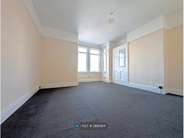 1 Bedroom Flat To Rent In Rainham Road, Chatham, ME5