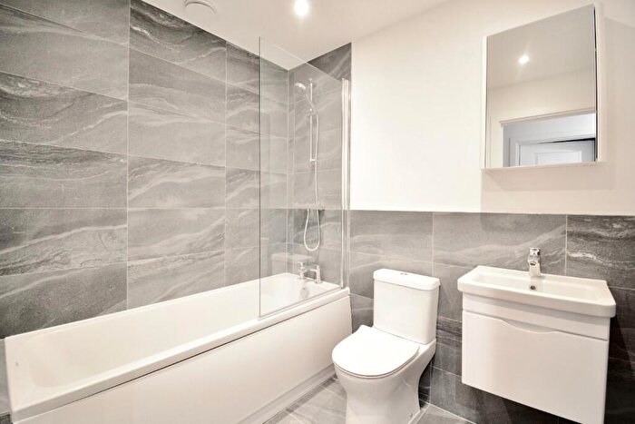 1 Bedroom Flat To Rent In High Street, Rayleigh, Essex, SS6
