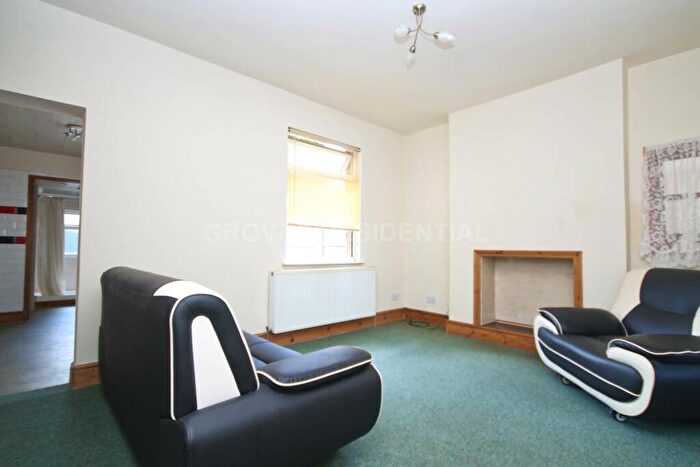 1 Bedroom Flat To Rent In Kings Road, Kingston Upon Thames, KT2
