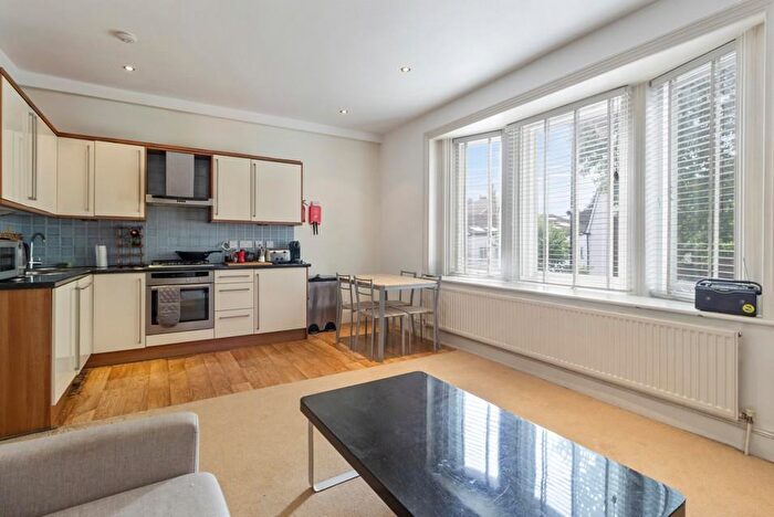 1 Bedroom Apartment For Sale In Rosslyn Hill, Hampstead, London, NW3