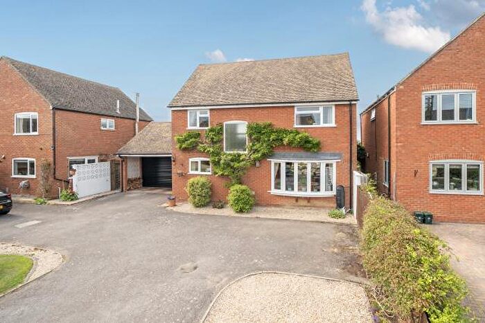4 Bedroom Detached House For Sale In Bicester Road, Buckingham, MK18