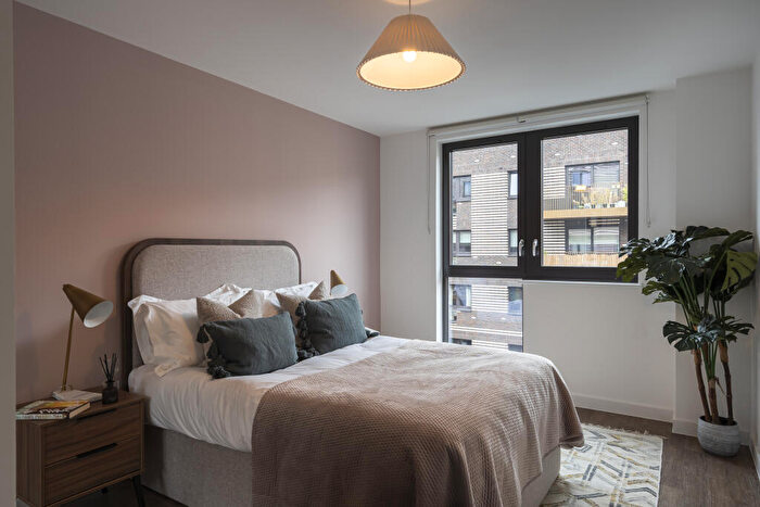 2 Bedroom Flat To Rent In Flat, Vanguard Way London, E17
