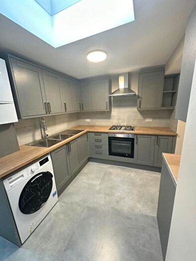 6 Bedroom Terraced House To Rent In Wellesley Road, Slough, SL1