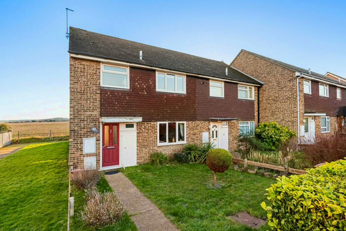 3 Bedroom End Of Terrace House To Rent In Thatchers Lane, Rochester, ME3