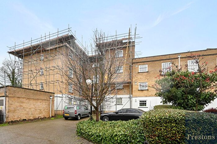 1 Bedroom Apartment For Sale In Leigh Hunt Drive, London, N14