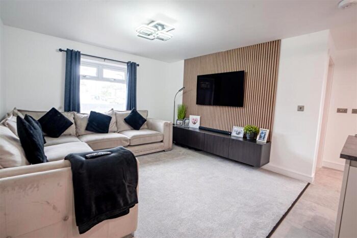 3 Bedroom End Of Terrace House For Sale In Hillcrest Drive, Queensbury, Bradford, BD13