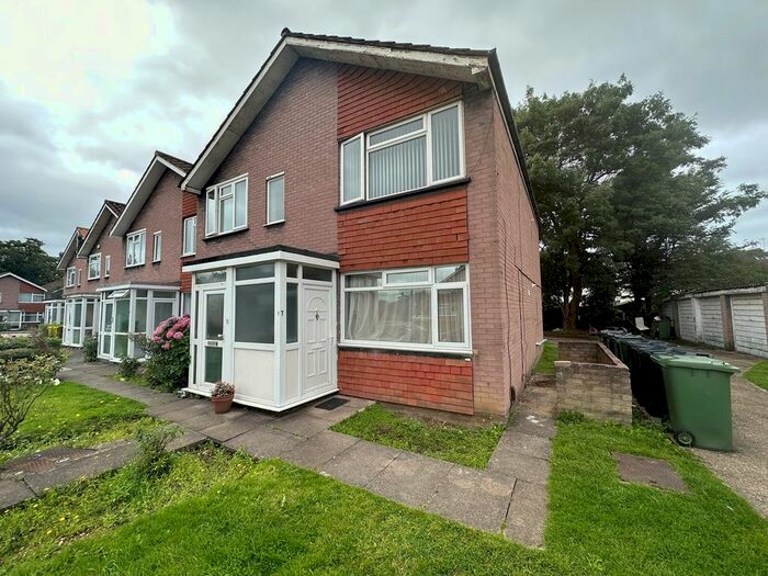 3 Bedroom Maisonette To Rent In Winton Gardens, Edgware, HA8