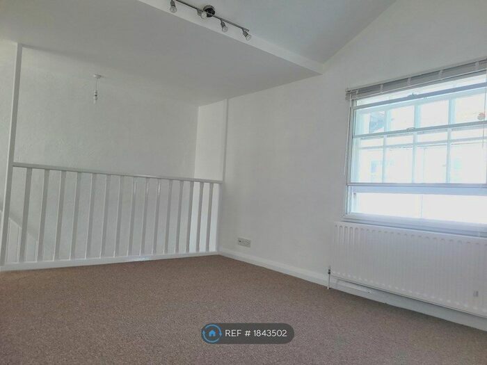 1 Bedroom Flat To Rent In Cross Street, Hove, BN3