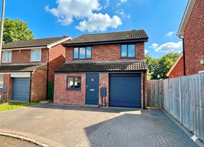 4 Bedroom Detached House For Sale In Gladstone Close, Newport Pagnell, MK16