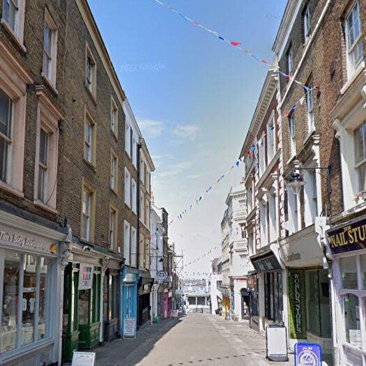 Studio To Rent In Church Alley, High Street, Gravesend, DA11