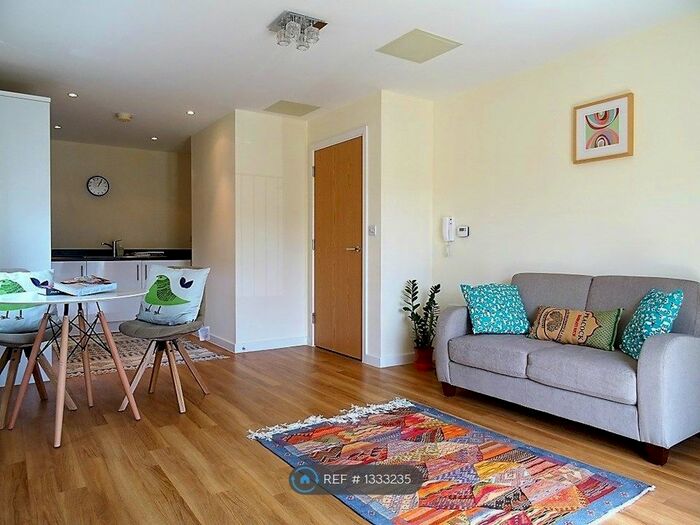 1 Bedroom Flat To Rent In Academy Place, Isleworth, TW7