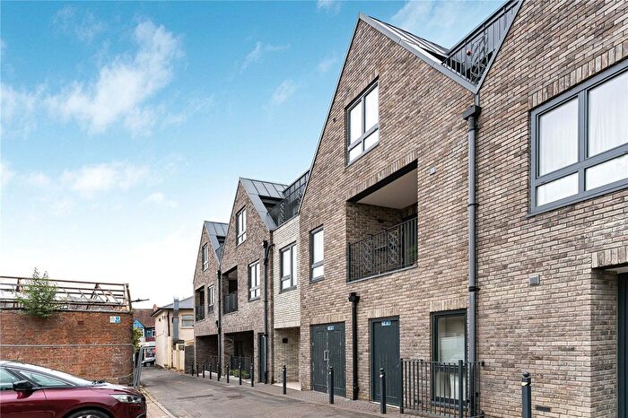 2 Bedroom Flat For Sale In Factory Yard, London, W7