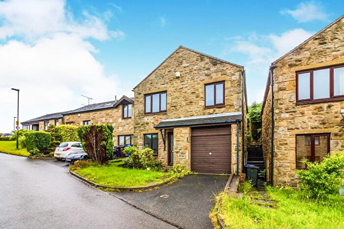 3 Bedroom Detached House To Rent In Durmast Grove, Stannington, Sheffield, S6
