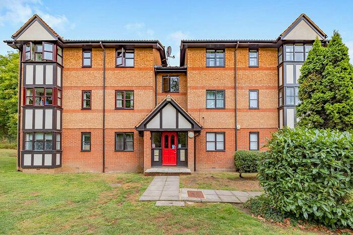 1 Bedroom Flat To Rent In Osprey Close, Falcon Way, Watford, Hertfordshire, WD25