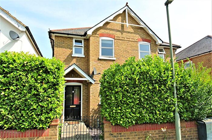 2 Bedroom Property To Rent In Station Road, Chertsey, KT16