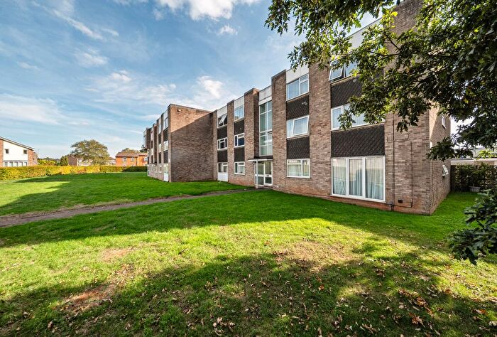 2 Bedroom Flat For Sale In Abbotswood, Yate, Bristol, Gloucestershire, BS37