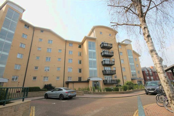 2 Bedroom Flat To Rent In Adventurers Quay, Cardiff, CF10