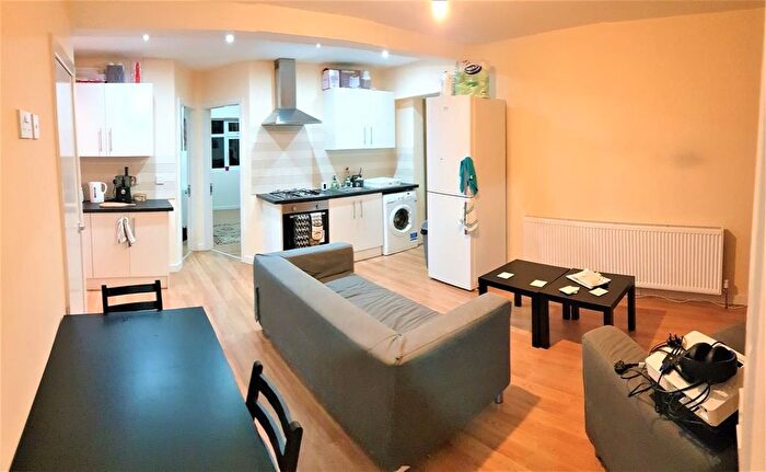 5 Bedroom Semi-Detached House To Rent In Edgeworth Drive, Manchester, M14