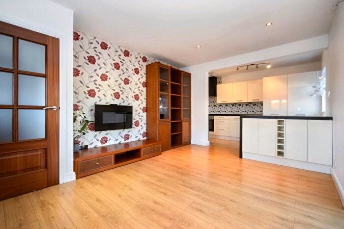 1 Bedroom Bungalow For Sale In Hirst Road, Wakefield, West Yorkshire, WF2