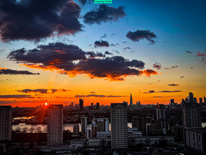 3 Bedroom Penthouse For Sale In Duckman Tower, Lincoln Plaza, London, E14