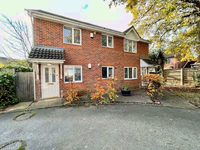 2 Bedroom Maisonette To Rent In Coracle Close, Warsash, SO31