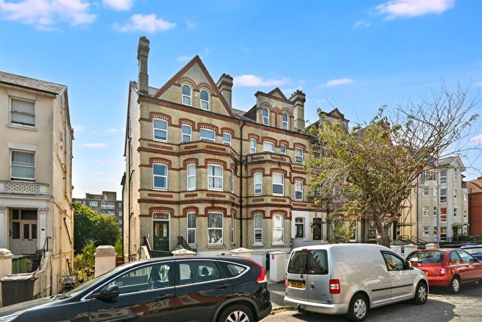 2 Bedroom Flat For Sale In Jevington Gardens, Eastbourne, BN21