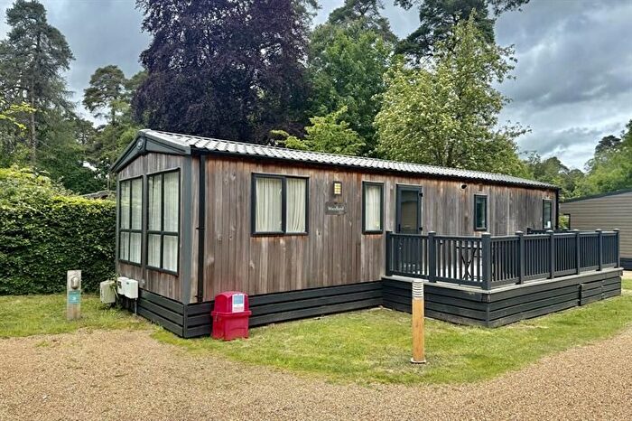 3 Bedroom Park Home For Sale In Southampton Rd, Fordingbridge, SP6