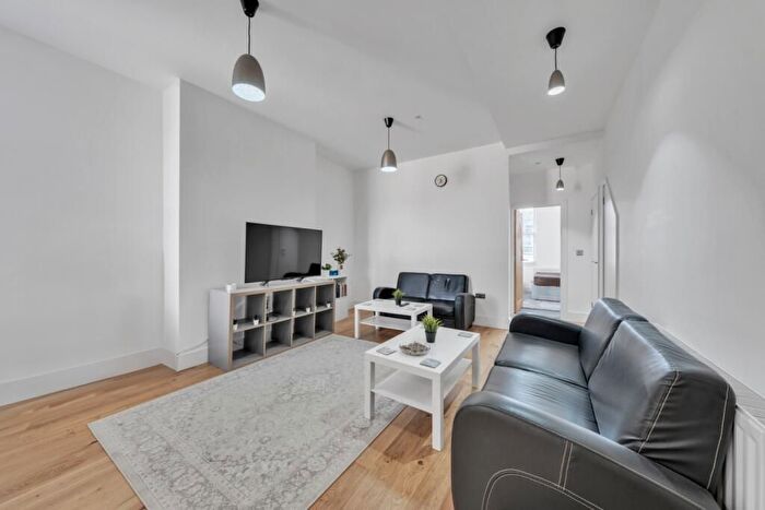 2 Bedroom Flat To Rent In Temple Fortune Mansions, Finchley Road, Temple Fortune, London, NW11