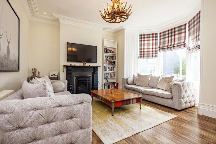 4 Bedroom Flat To Rent In Hartington Road, Upper Flat, AB10