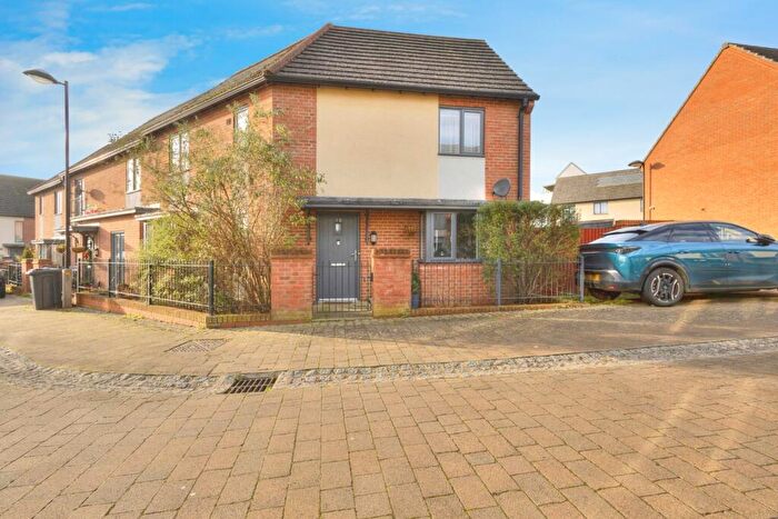 3 Bedroom Semi Detached House For Sale In Samwell Lane, Northampton, Northamptonshire, NN5