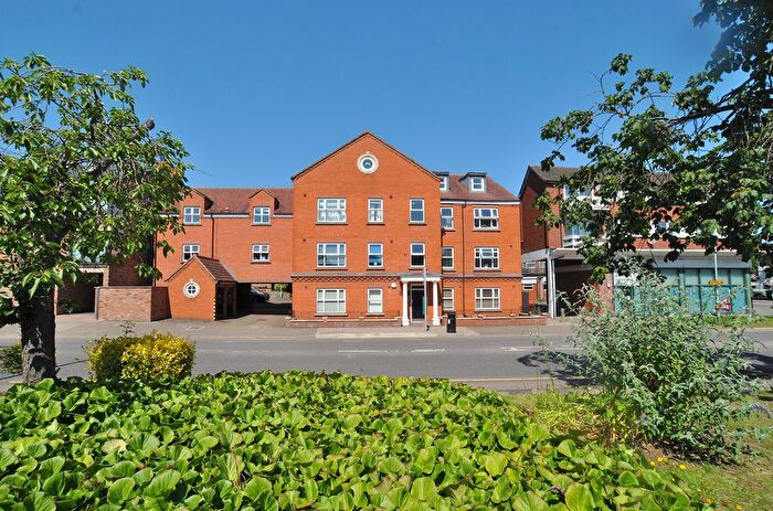 2 Bedroom Flat For Sale In Osier Court, Bancroft, Hitchin, SG5
