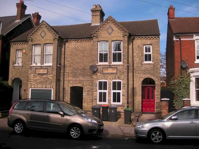 2 Bedroom Flat To Rent In Castle Road, Bedford, MK40