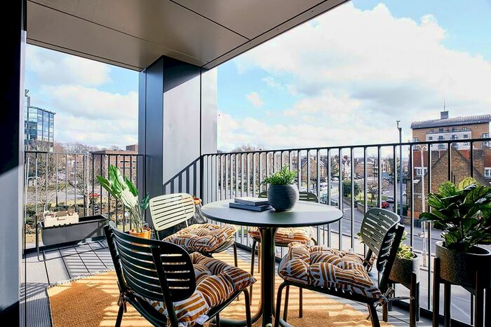 3 Bedroom Apartment To Rent In Park Lane, South Croydon, Surrey, CR0