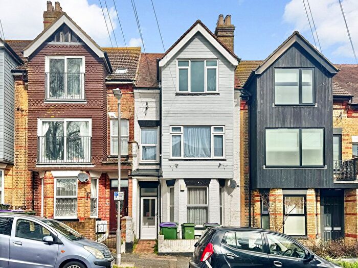 1 Bedroom Flat For Sale In Martello Road, Folkestone, Kent, CT20