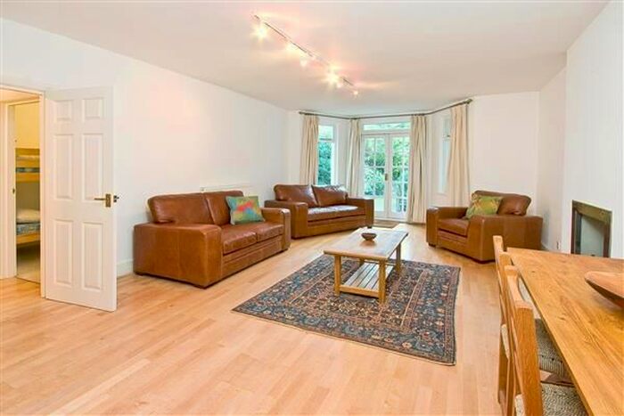 2 Bedroom Flat To Rent In Elsham Road, London, W14