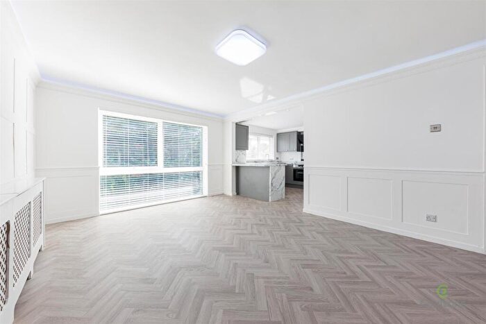 2 Bedroom Apartment To Rent In Newgate Street, Chingford, E4