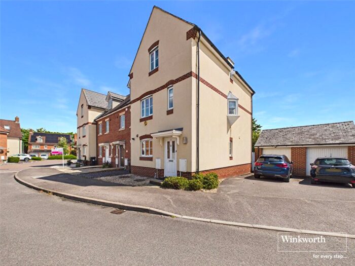 3 Bedroom End Of Terrace House For Sale In Gloucester Avenue, Shinfield, Reading, Berkshire, RG2