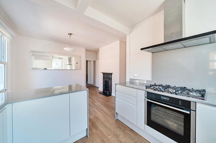 3 Bedroom Apartment To Rent In Albert Road, London, N22