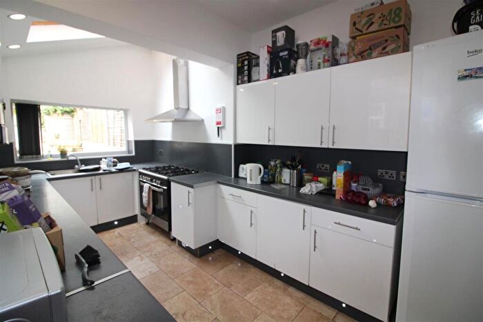 6 Bedroom House To Rent In Midland Avenue, Nottingham, NG7