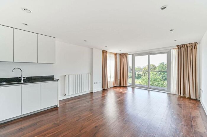 2 Bedroom Flat To Rent In Dowding Drive, Kidbrooke, London, SE9