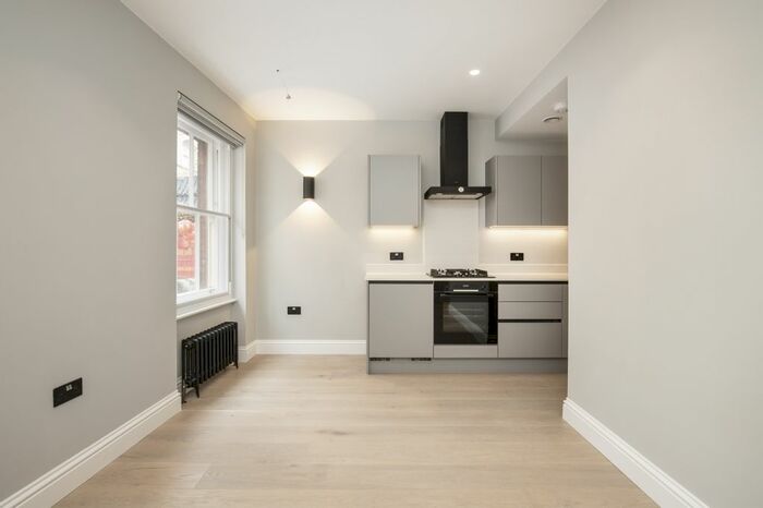 1 Bedroom Flat To Rent In Shaftesbury Avenue, Chinatown, W1D