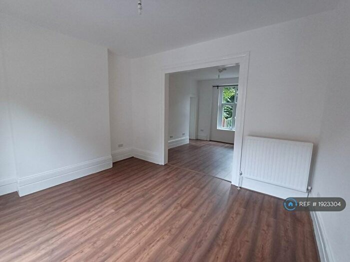 2 Bedroom Flat To Rent In Cressingham Road, London, SE13