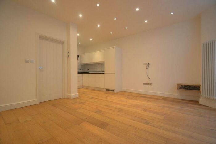 2 Bedroom Flat To Rent In Southerton Road, Hammersmith, W6