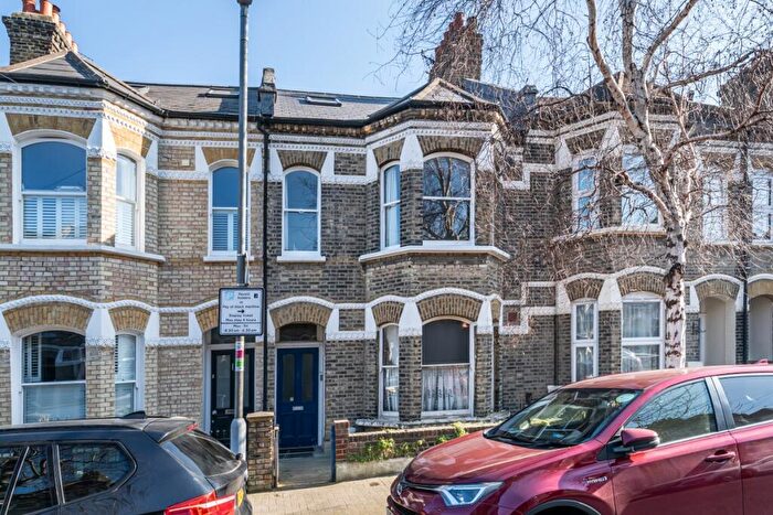 2 Bedroom Flat To Rent In Harbut Road London, SW11