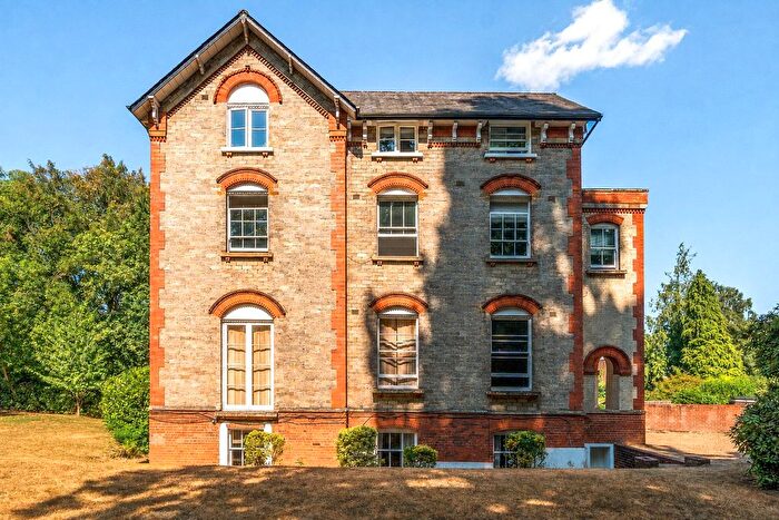 2 Bedroom Flat For Sale In Portsmouth Road, Esher, KT10