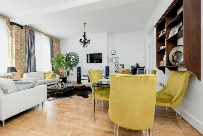 2 Bedroom Flat To Rent In Chatham Close, Woolwich, London, SE18